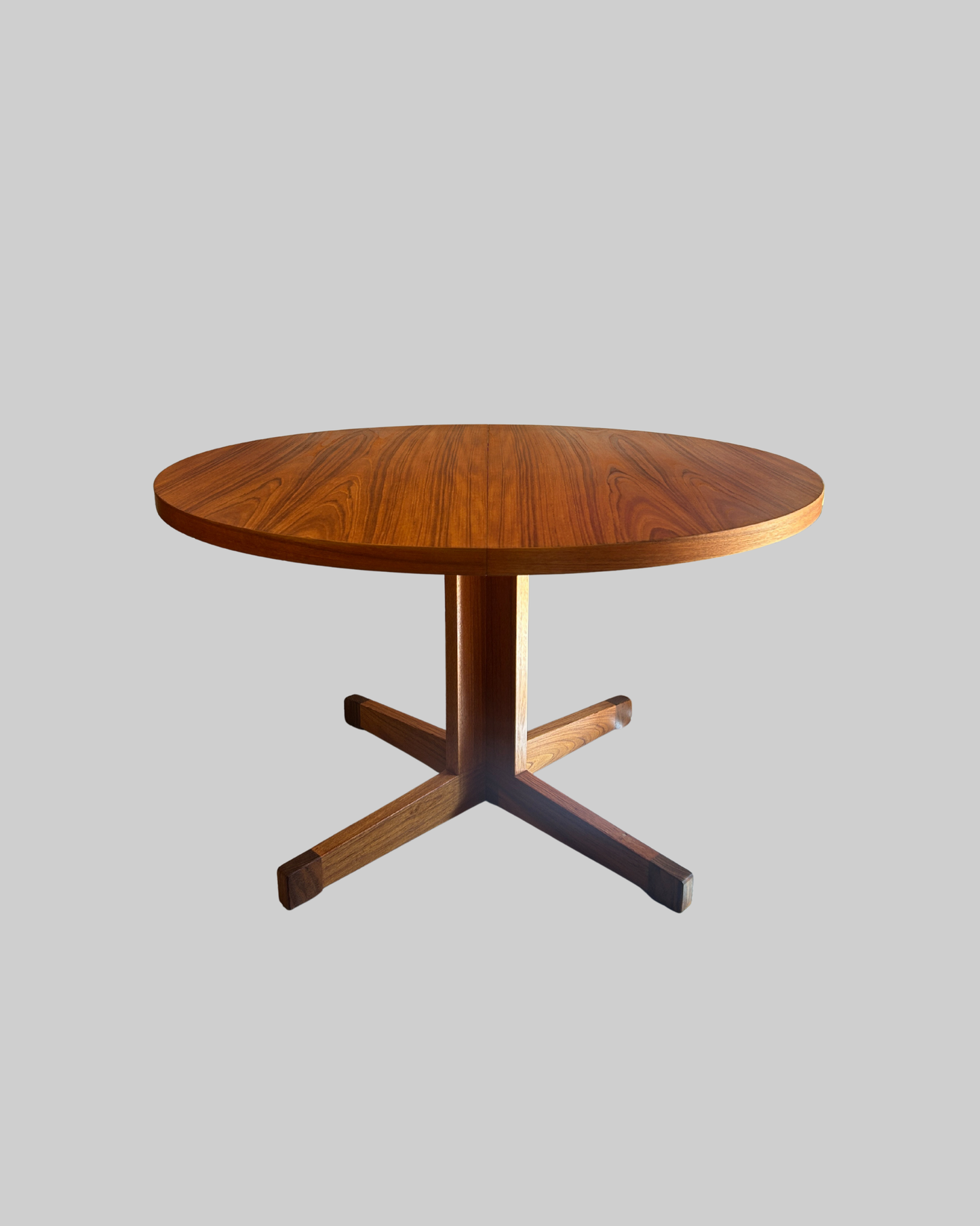 Chelsea Extendable Round Teak Dining Table