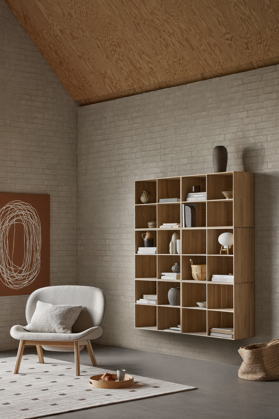 L32C5 Oak Lounge Chair