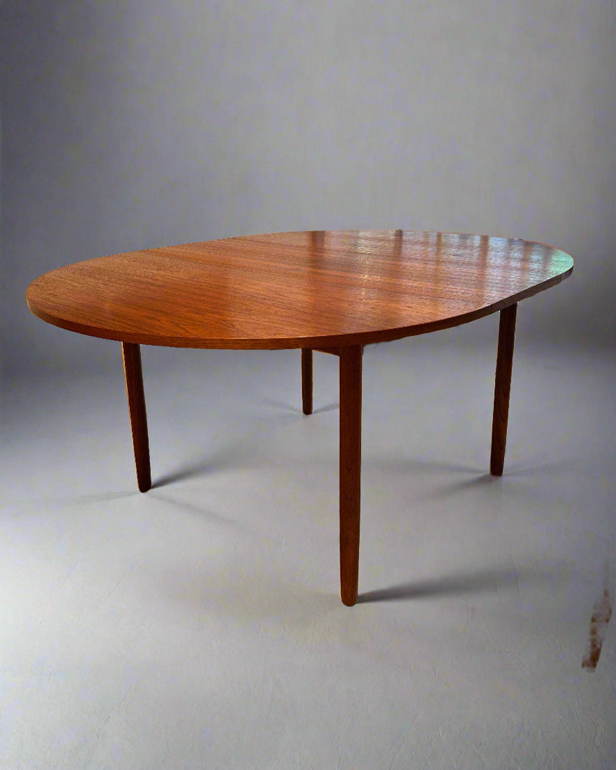 Odense Round Extendable Teak Dining Table