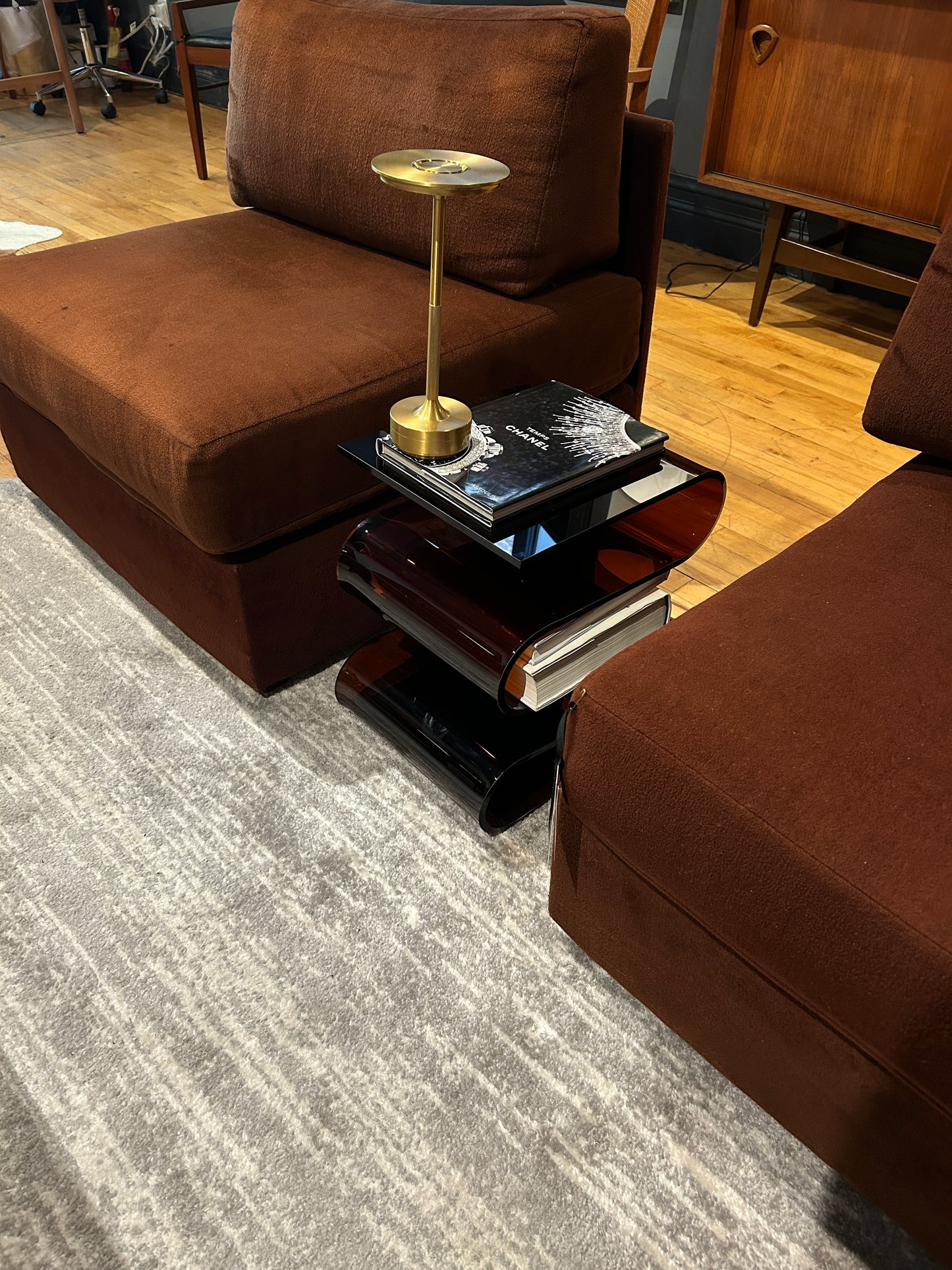 Atomic S-shape Side Table