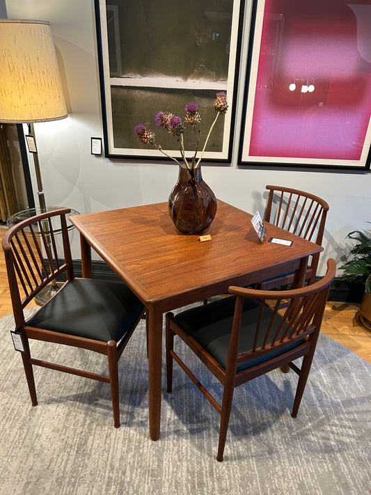 Rosenvang Dining Table