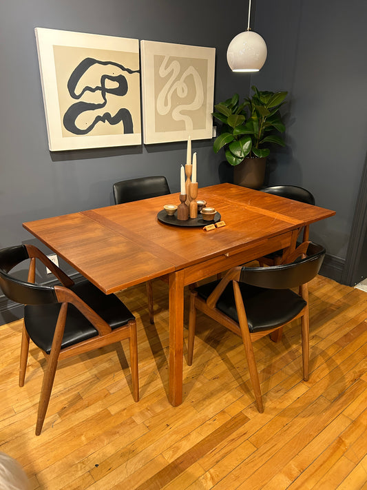 Kopen Extendable Square Teak Dining Table