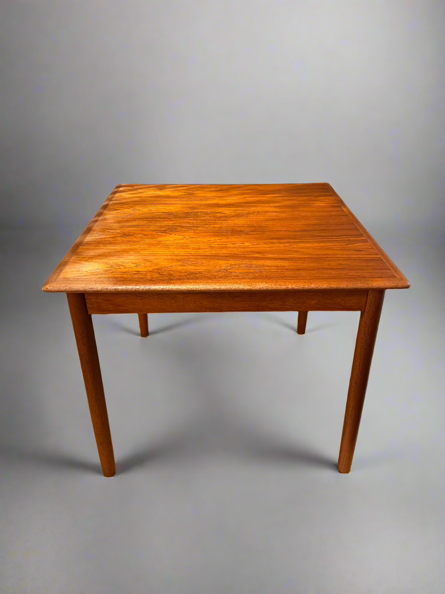 Rosenvang Dining Table