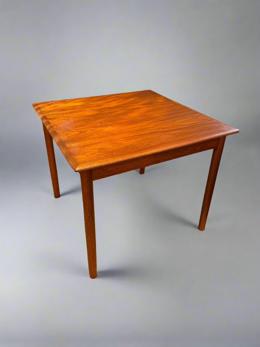 Rosenvang Dining Table