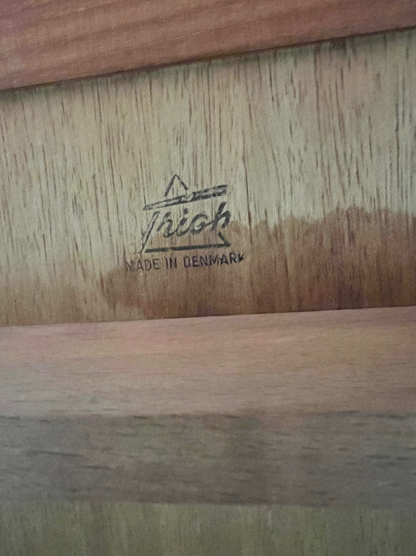Trioh Long Floating Coffee Table
