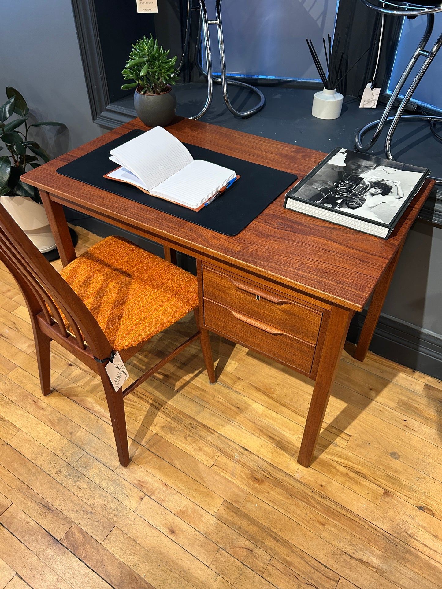 Domino Møbler Teak Desk