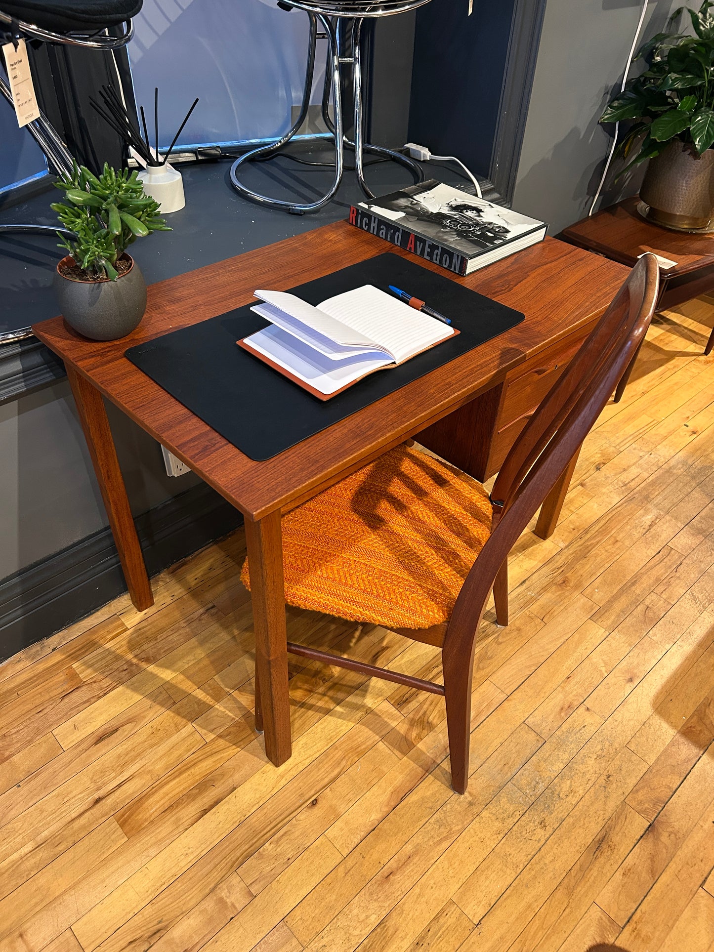 Domino Møbler Teak Desk