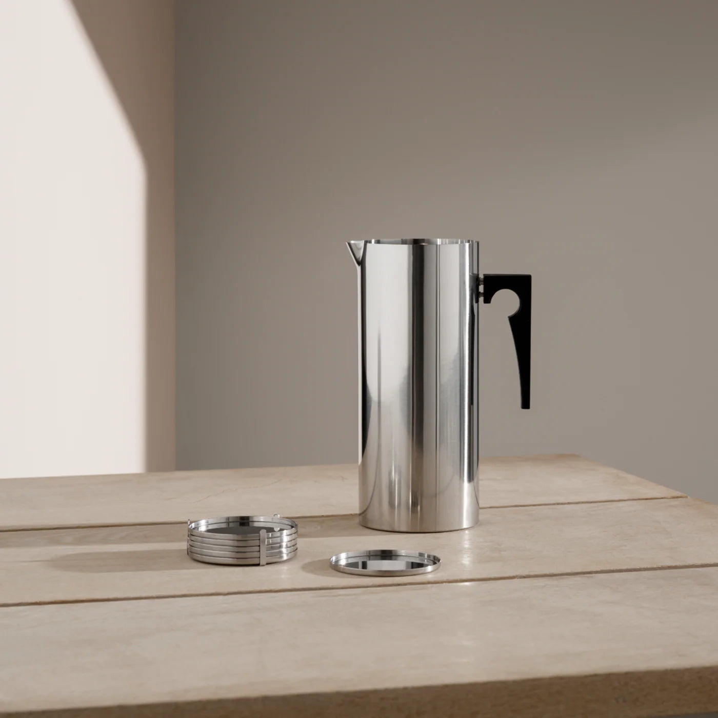 Arne Jacobsen Jug with icelip