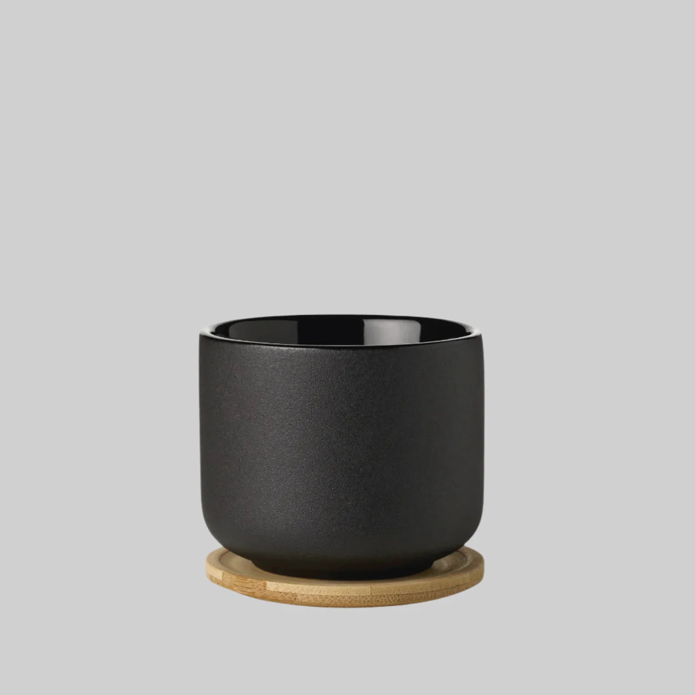 Theo Cup with a coaster-lid
