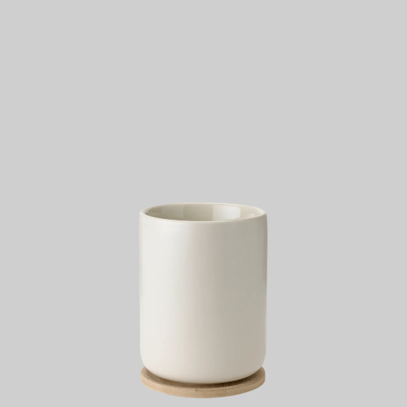 Theo Cup with a coaster-lid