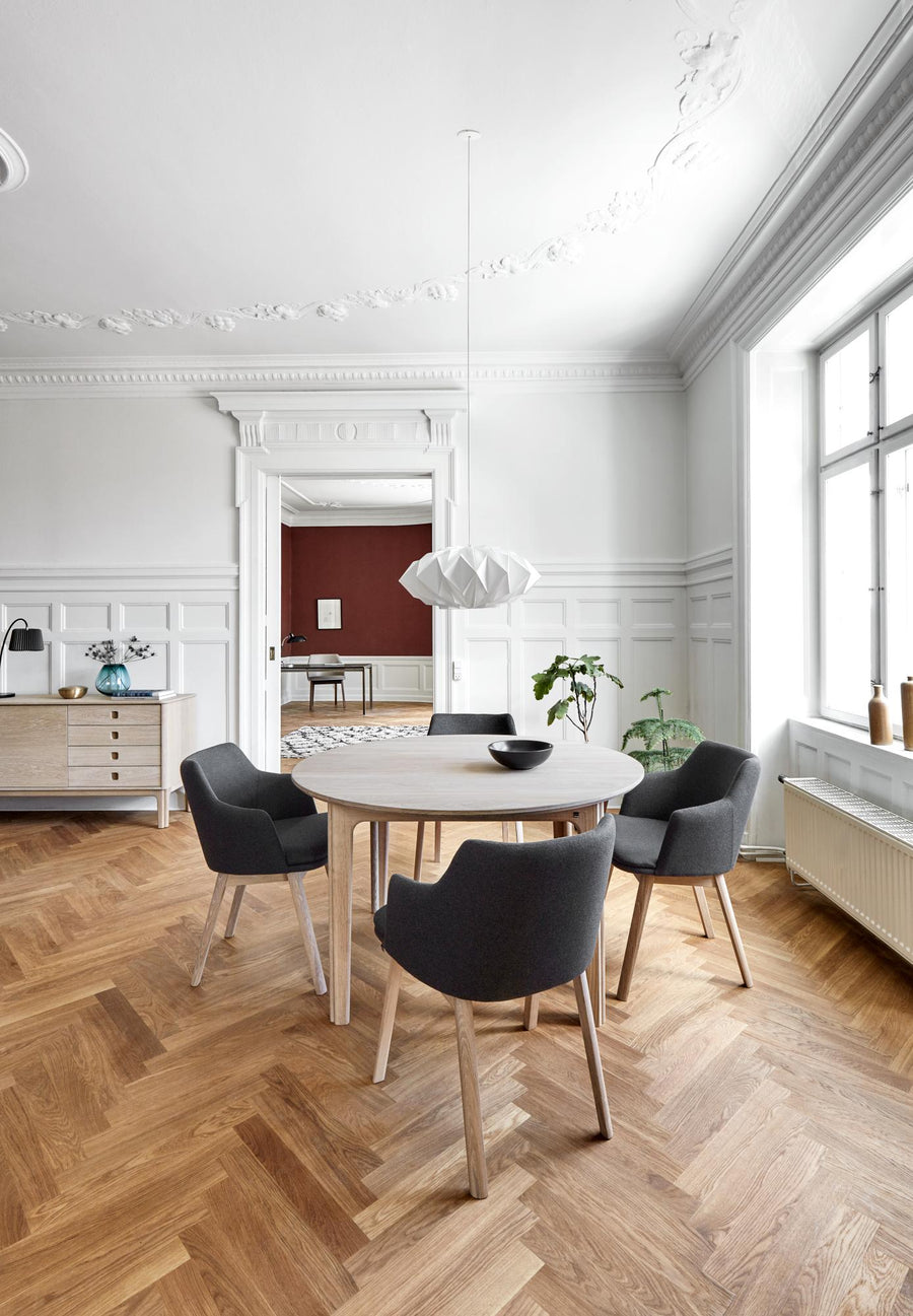 SM 112 Round Extendable Dining Table