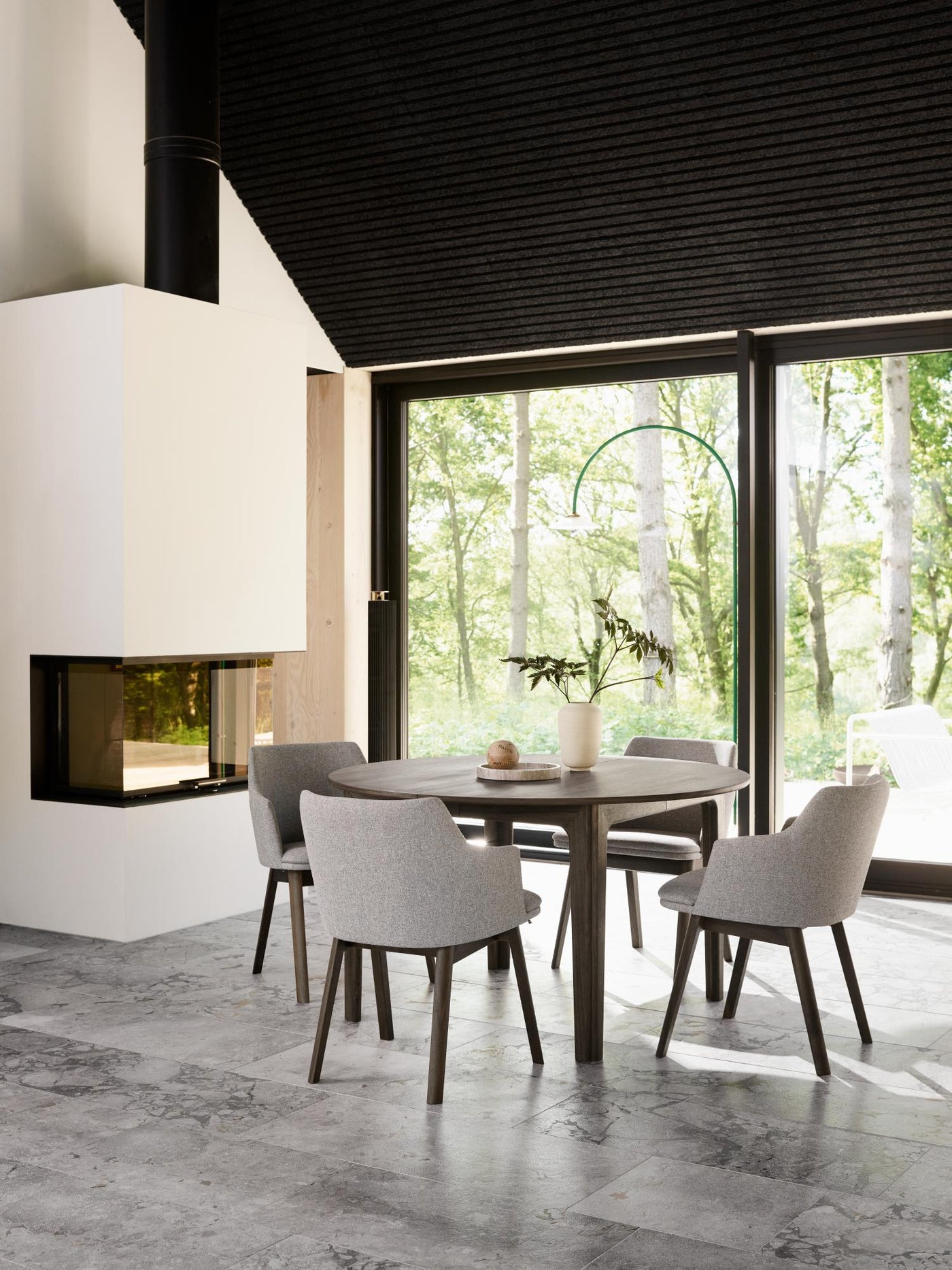 SM 112 Round Extendable Dining Table