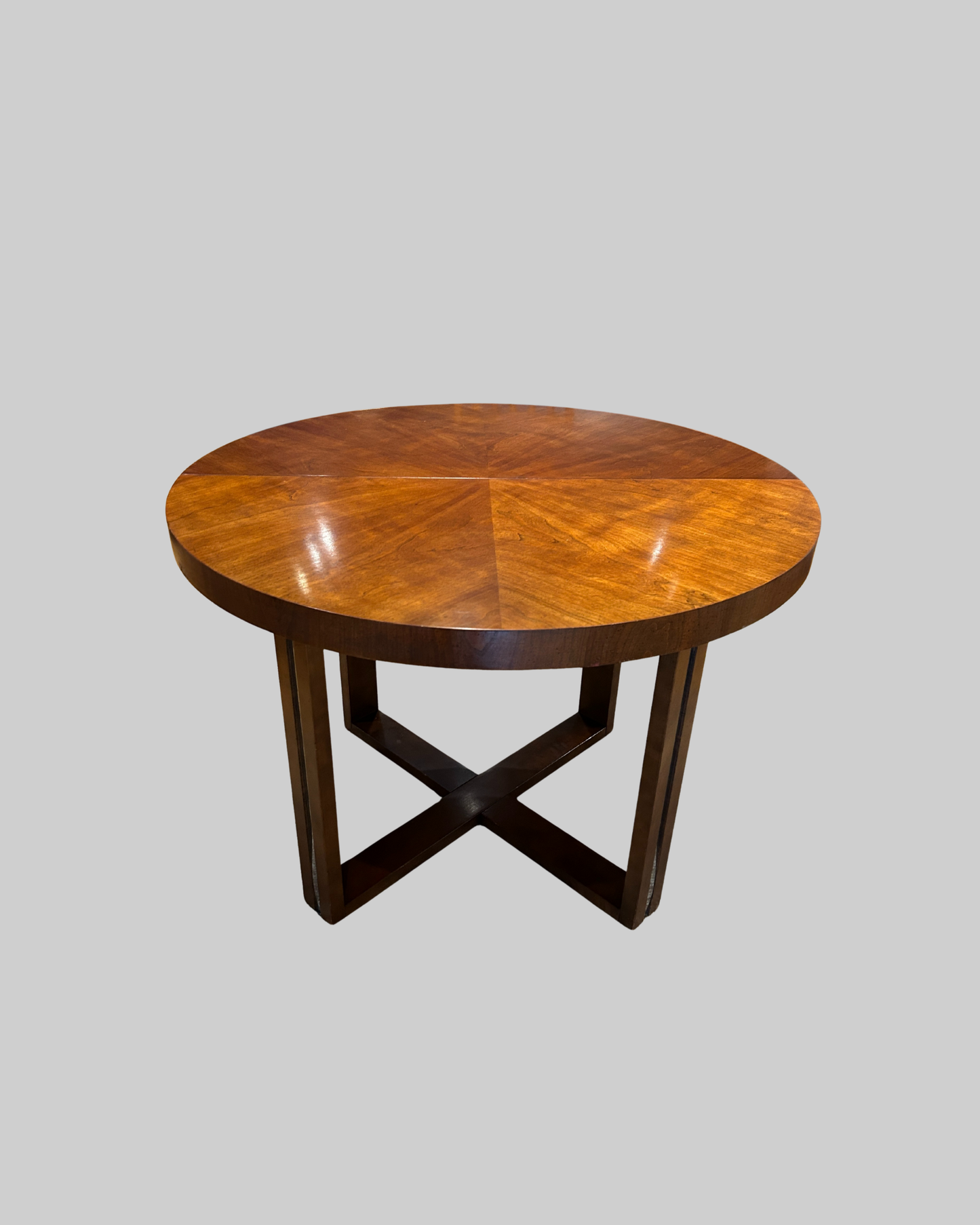 Mégantic Extendable Round Dining Table