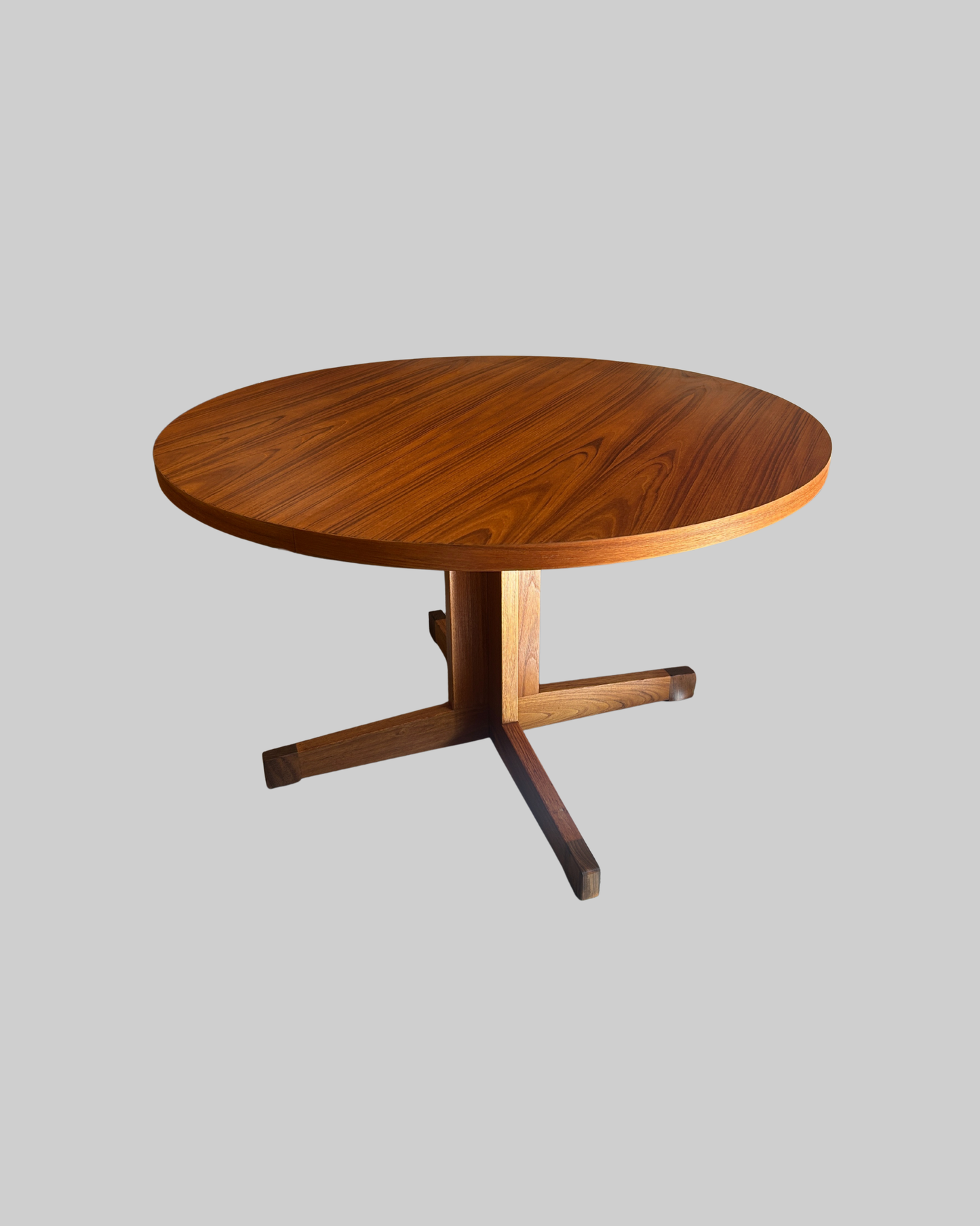 Chelsea Extendable Round Teak Dining Table
