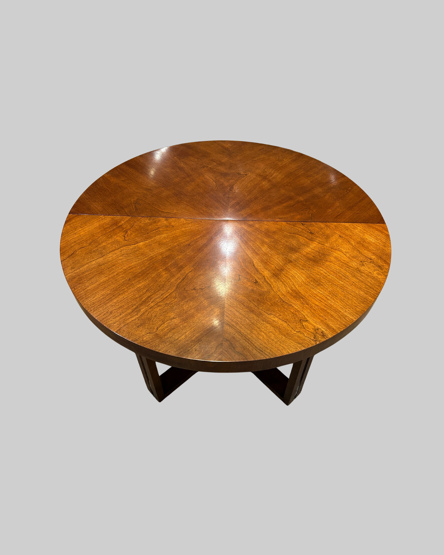 Mégantic Extendable Round Dining Table
