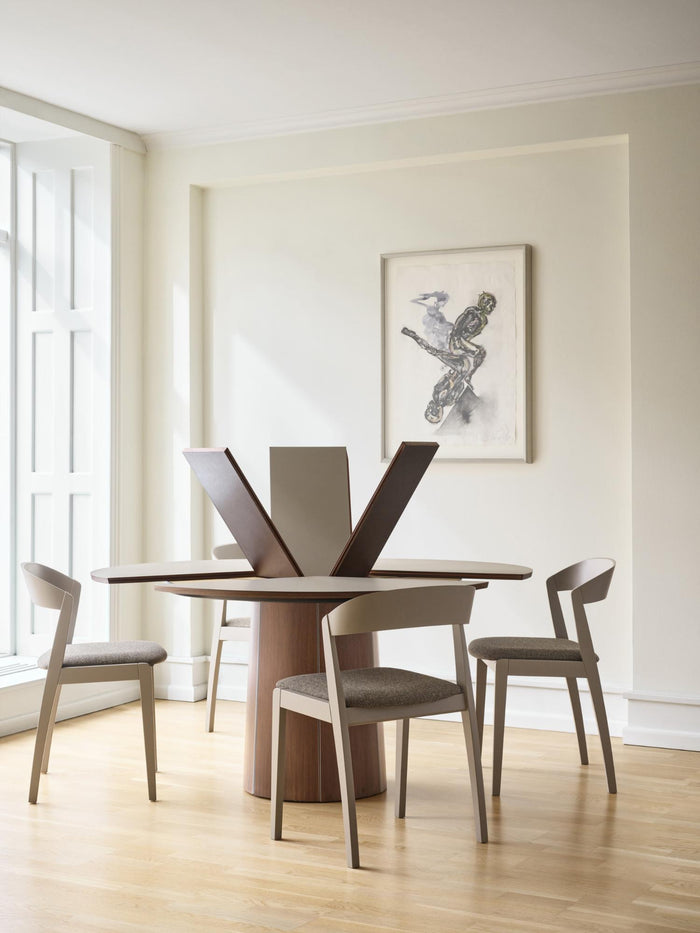 SM 33 Round Dining Table