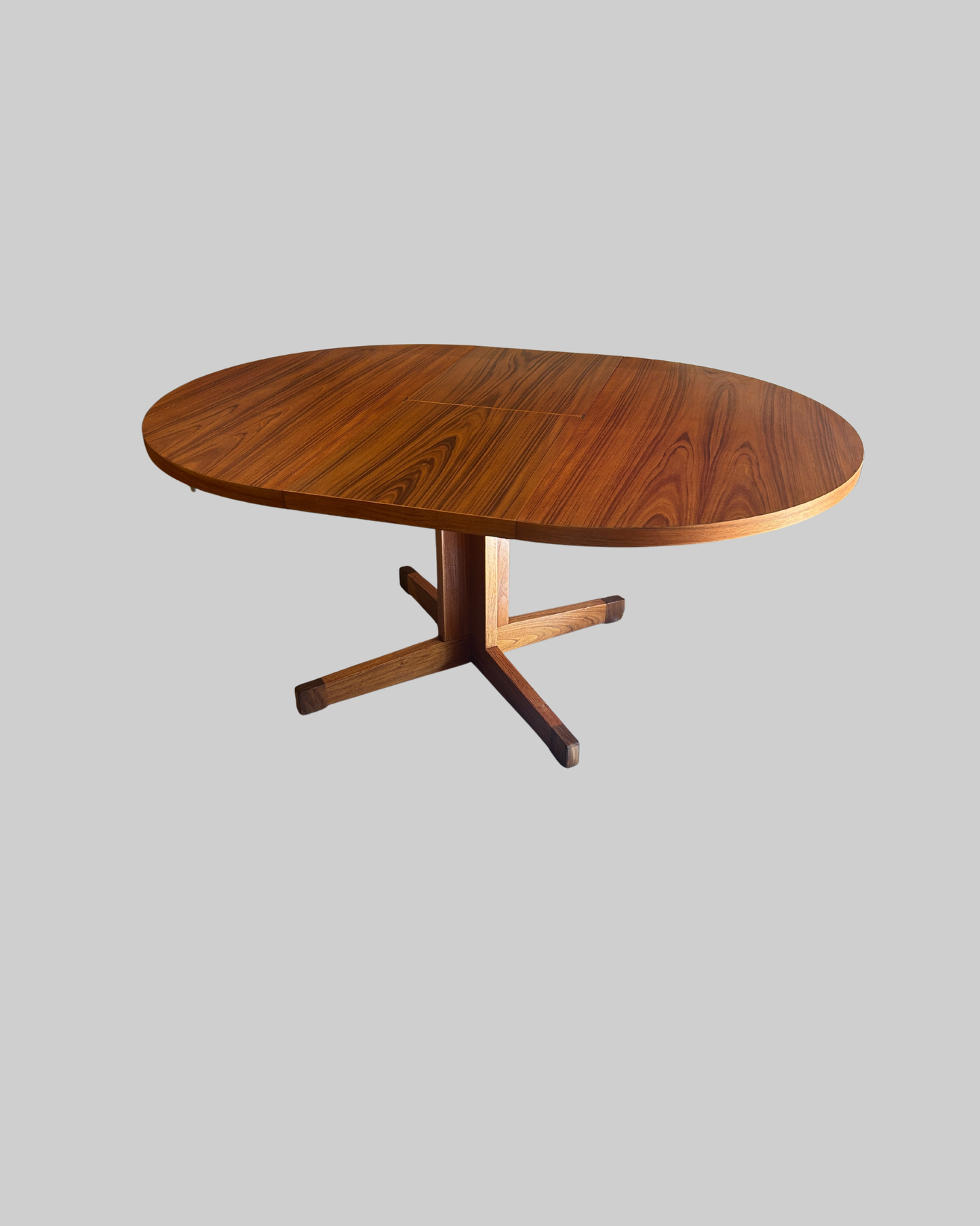Chelsea Extendable Round Teak Dining Table