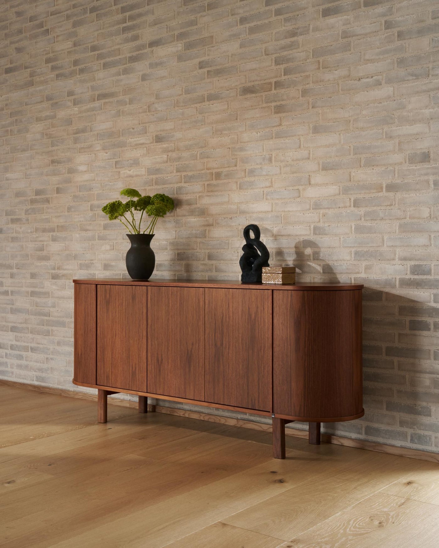 SM 543 Sideboard