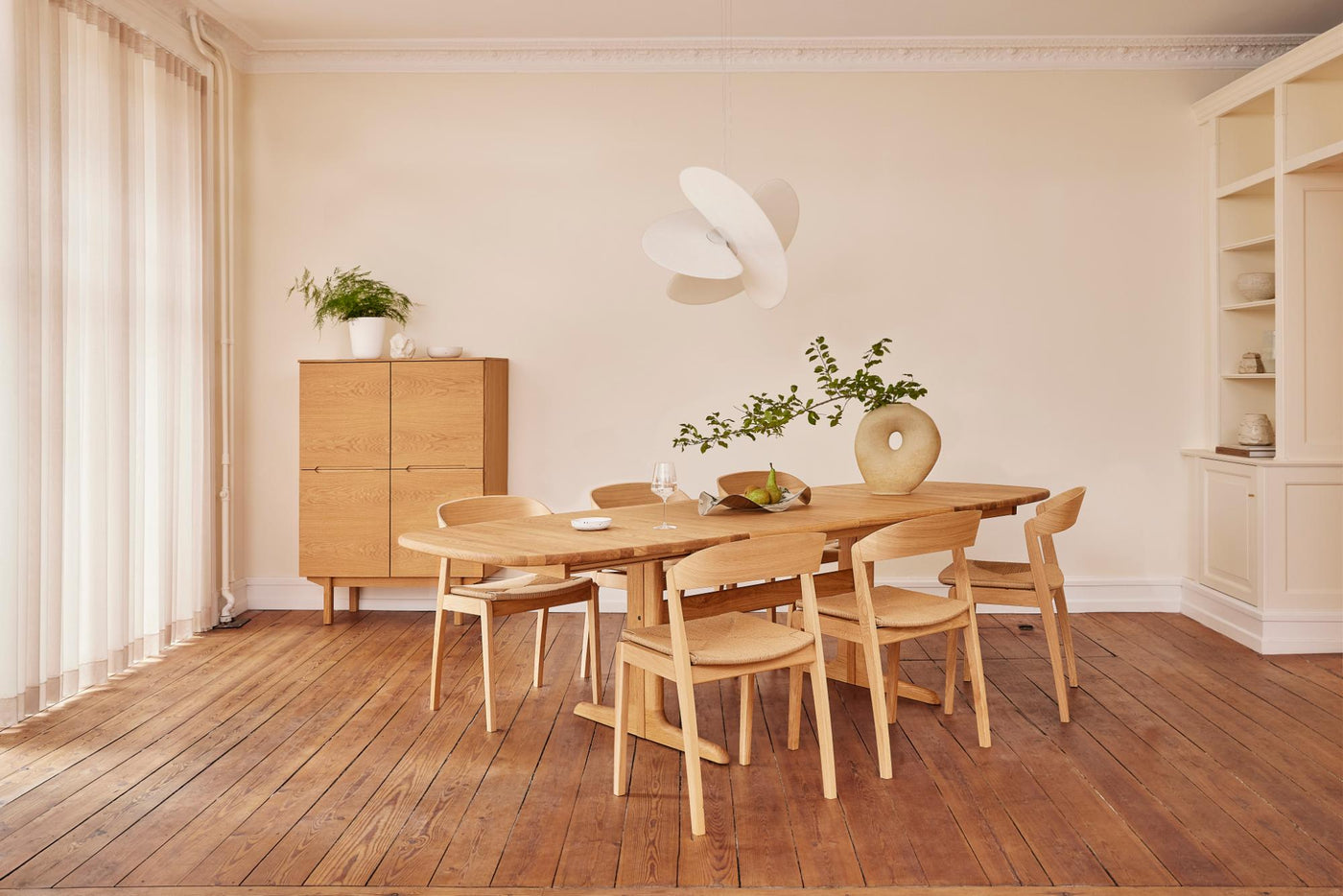 SM 74 Ellipse Dining Table