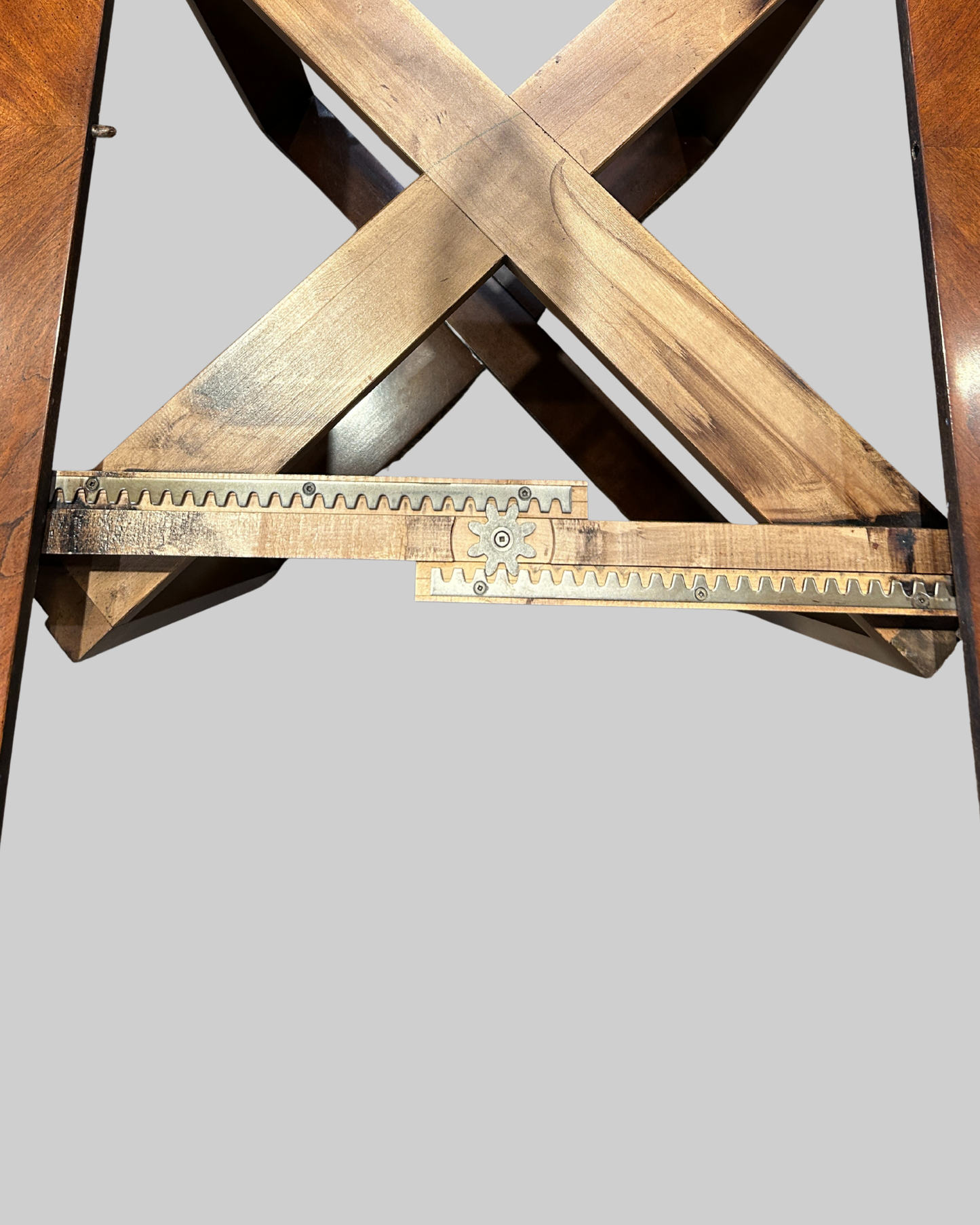 Mégantic Extendable Round Dining Table