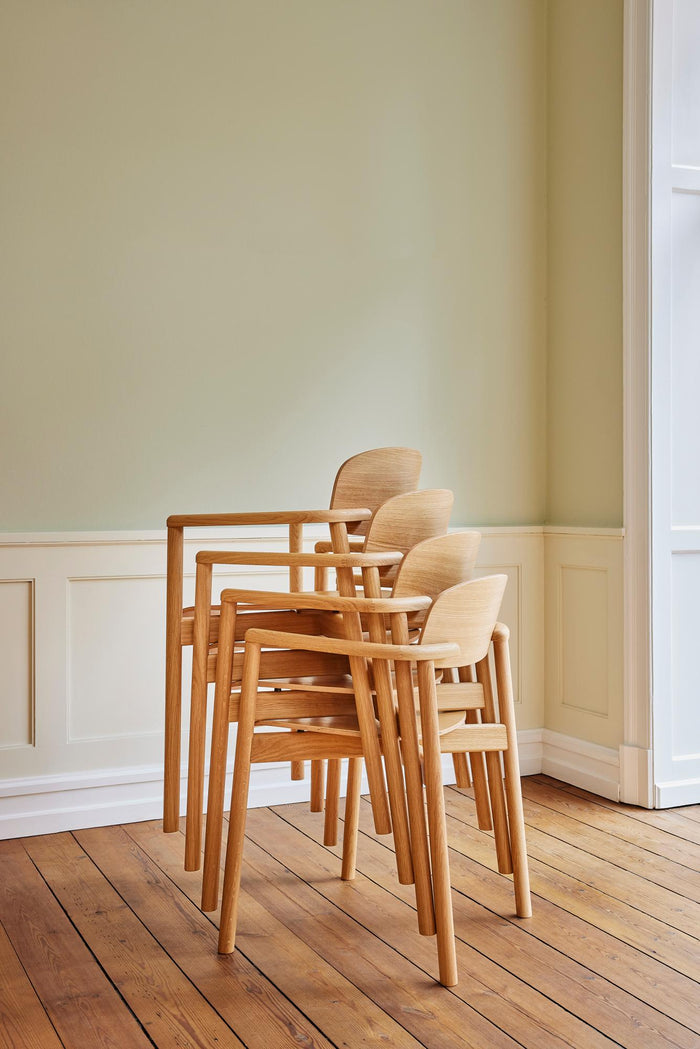 SM 842 Stackable Chair