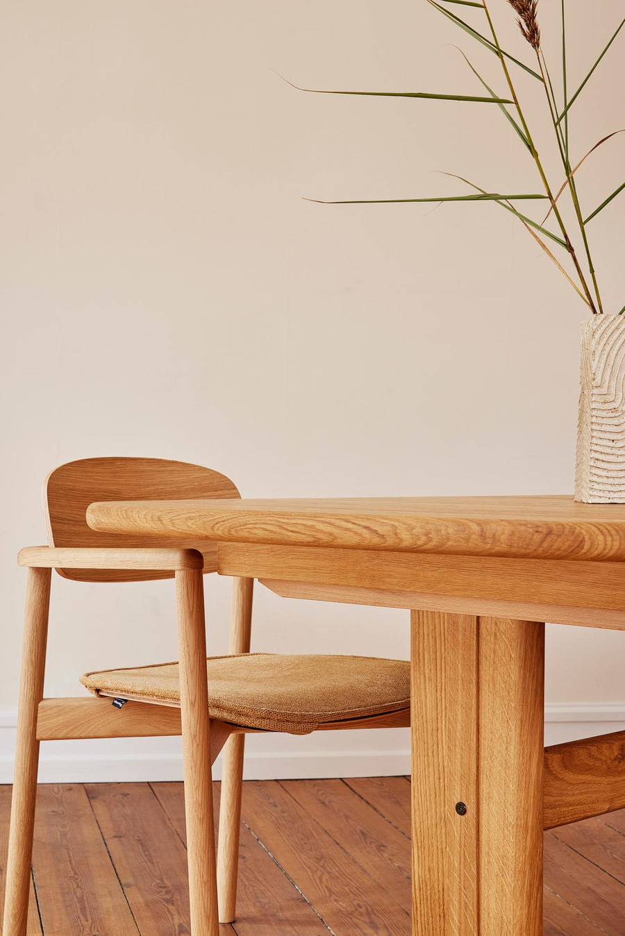 SM 842 Stackable Chair