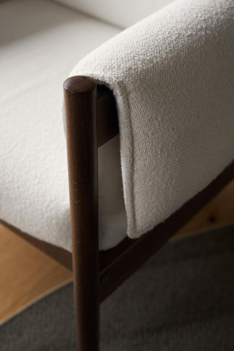 SM 851 Lounge Sofa