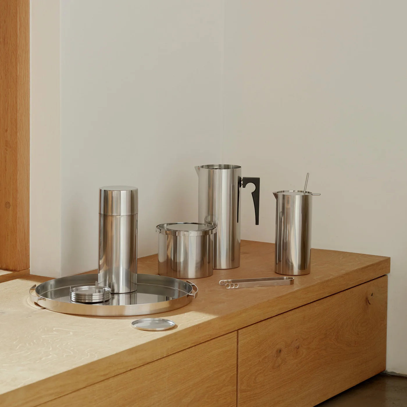 Arne Jacobsen Jug with icelip