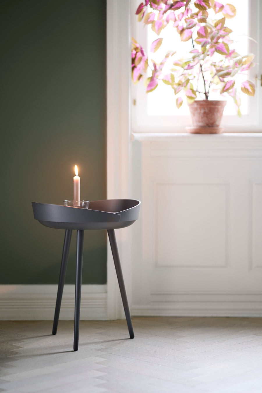 D106 Oak Tray Side Table