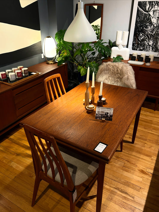 Hørve Extendable Teak Dining Table