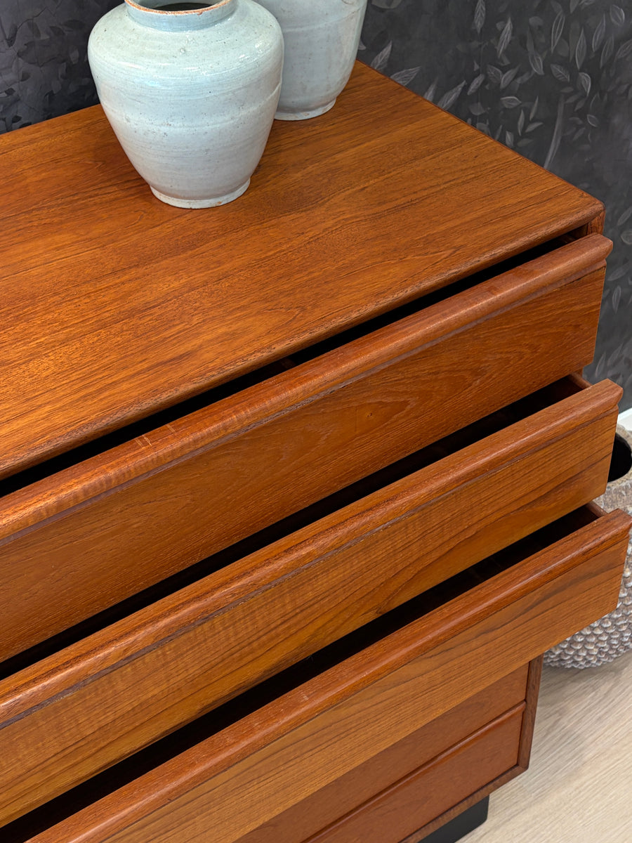 The Rossland Dresser