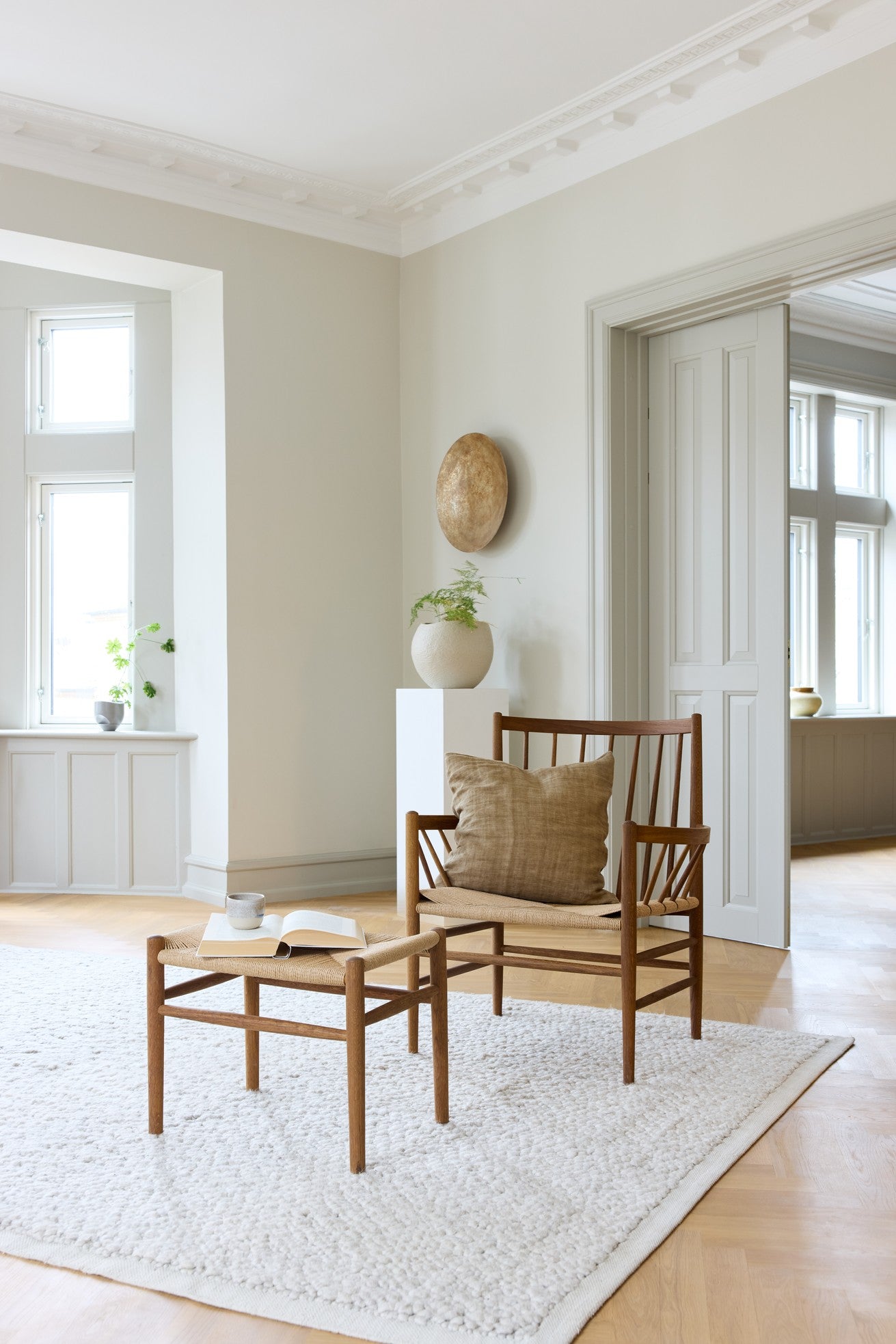 J82S Oak Lounge Chair