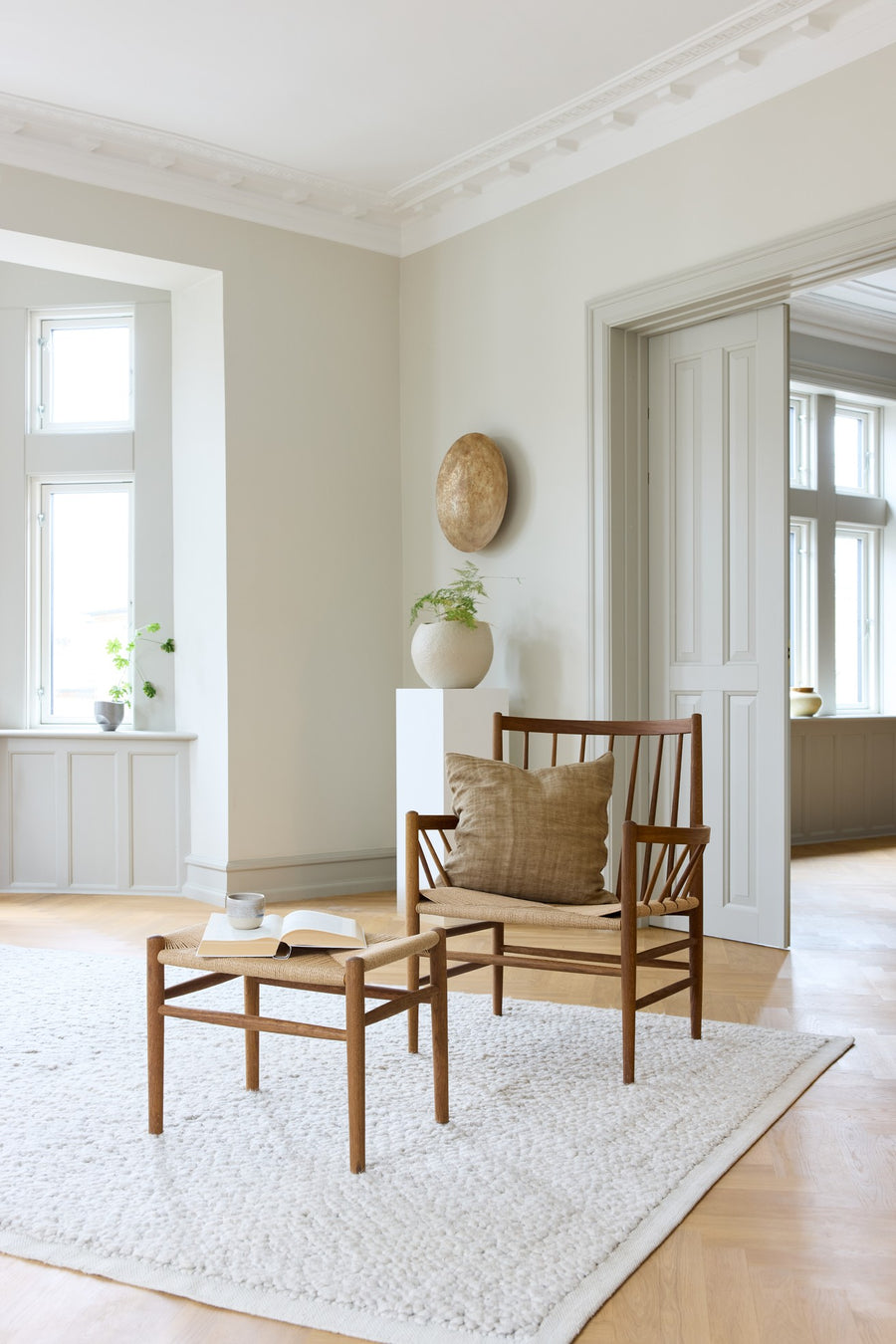 J82S Oak Lounge Chair