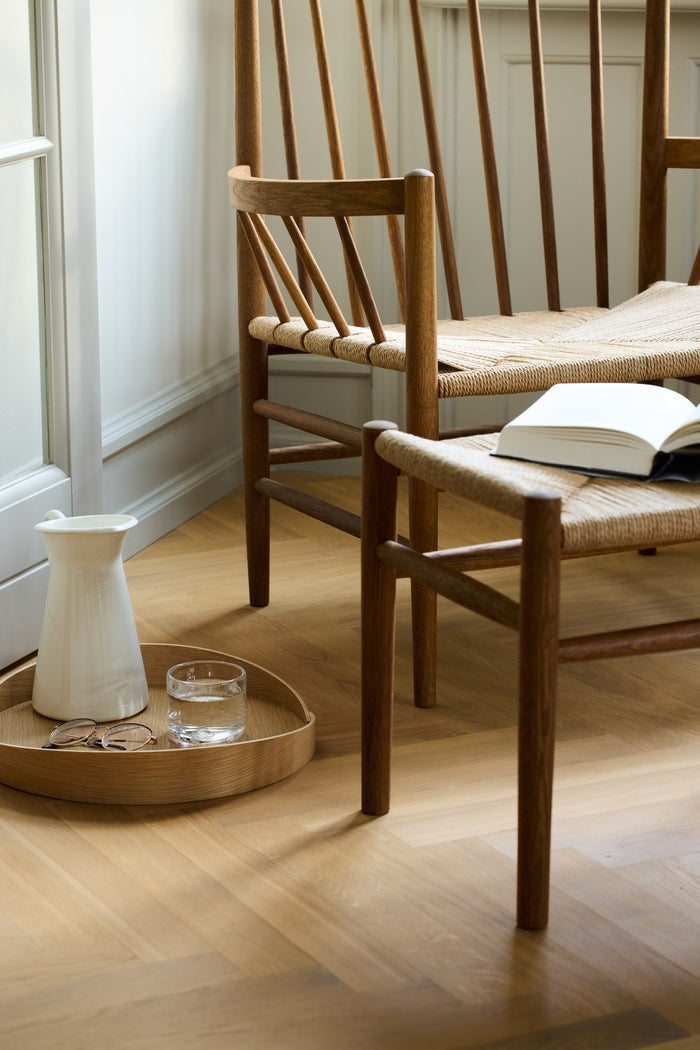 J82S Oak Lounge Chair