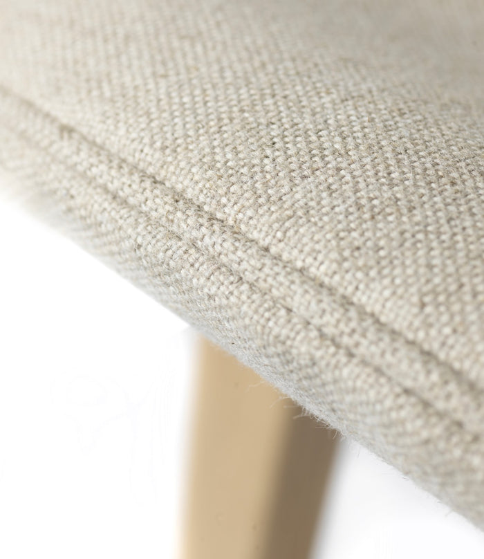 L32C5 Oak Lounge Chair