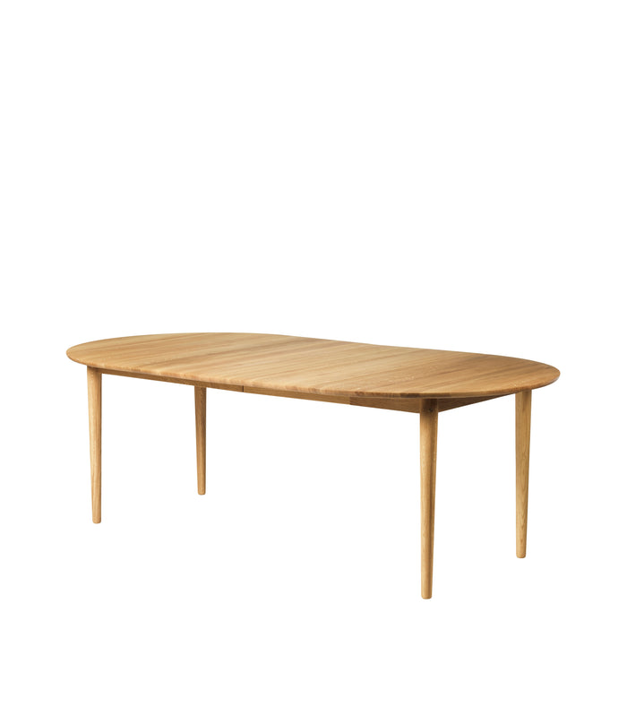 C62 Oak Round Dining Table
