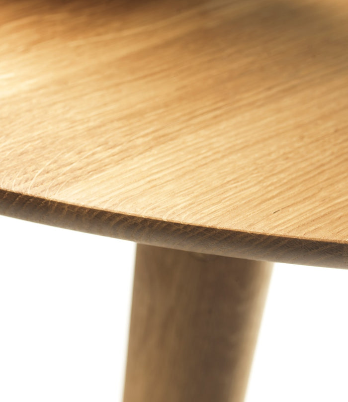 C62 Oak Round Dining Table