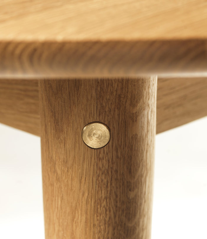 C62 Oak Round Dining Table