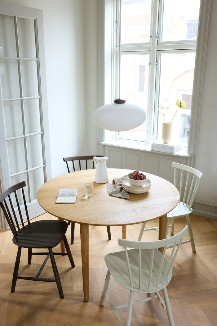 C62 Oak Round Dining Table