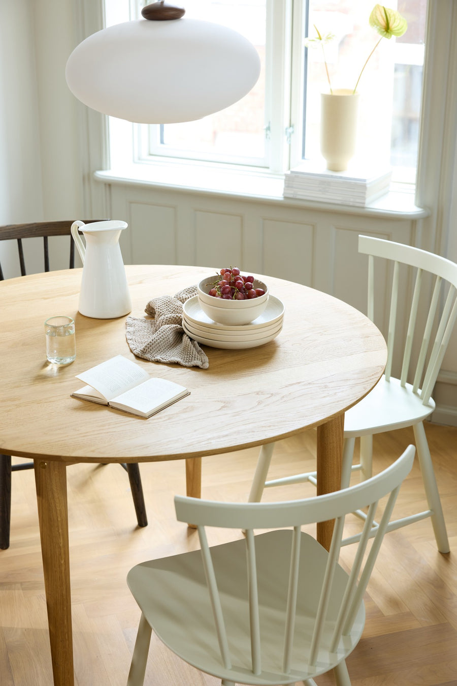 C62 Oak Round Dining Table