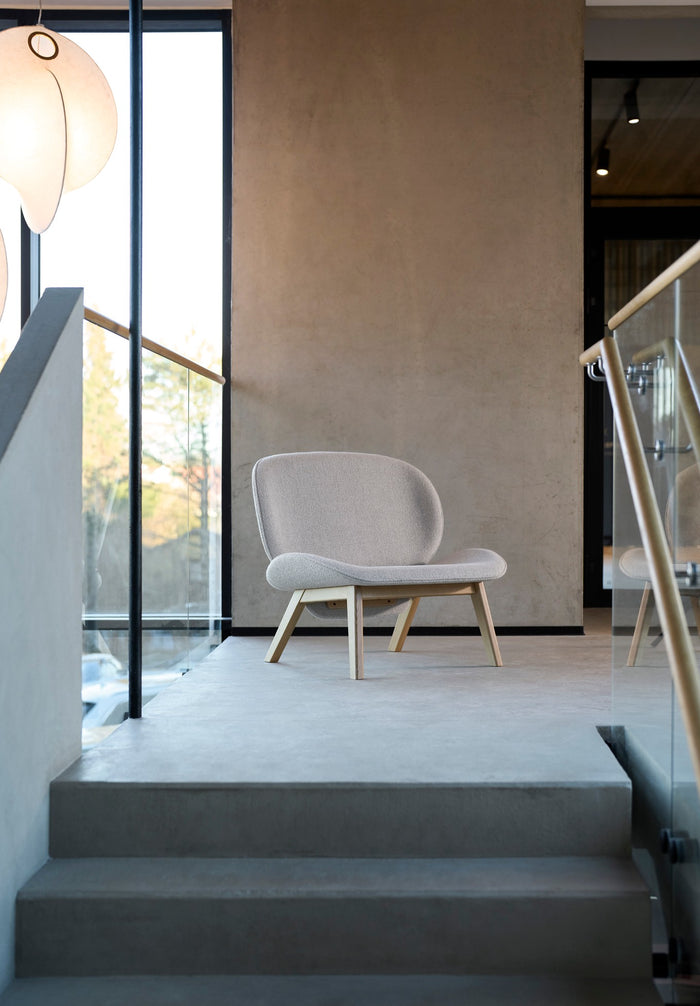 L32C5 Oak Lounge Chair