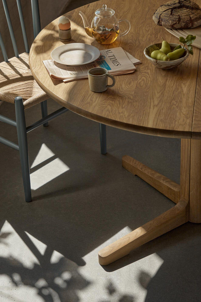 C69 Ry Oak Dining Table
