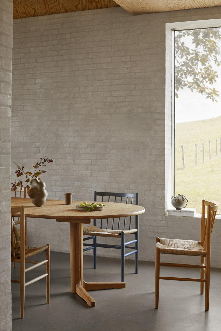 C69 Ry Oak Dining Table