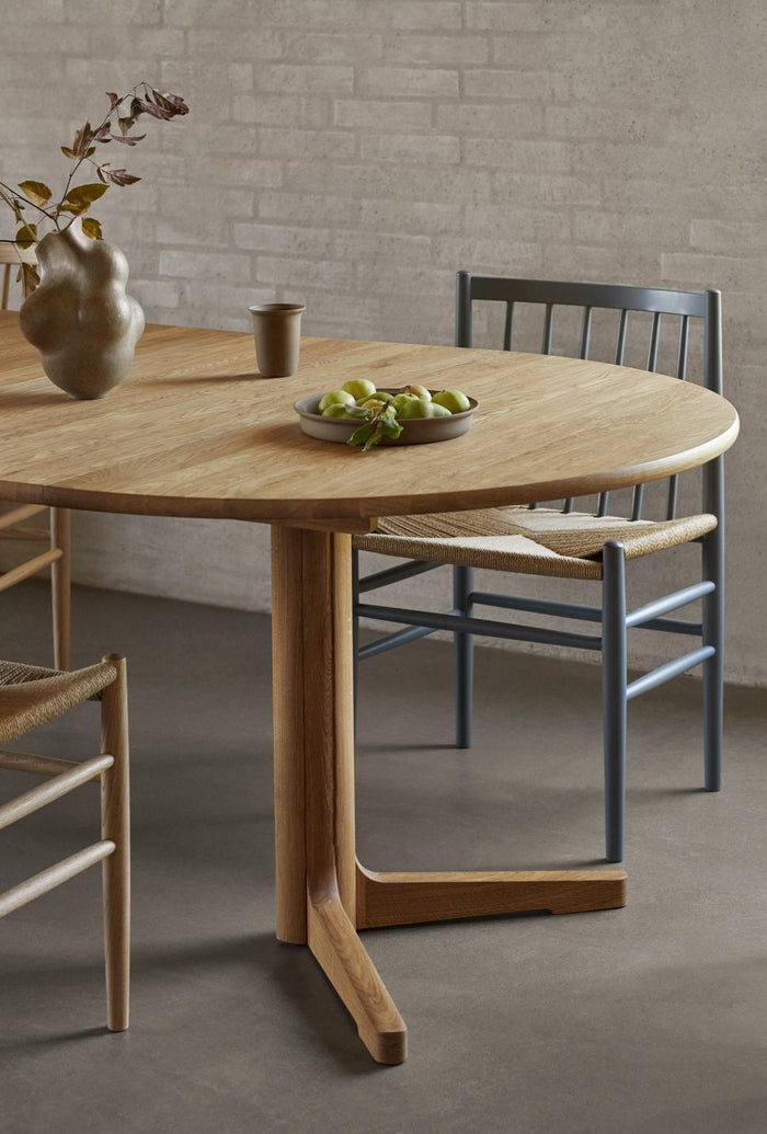 C69 Ry Oak Dining Table