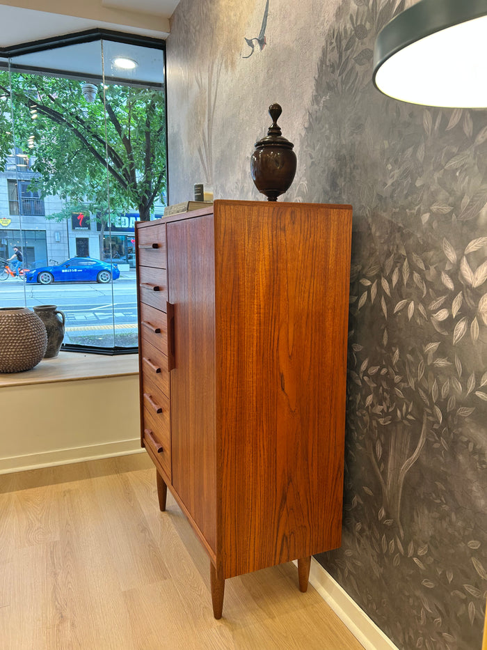 The Bradley Dresser