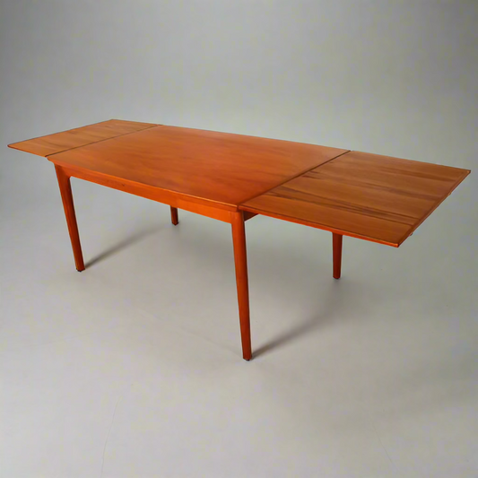 Nyborg Dining Table