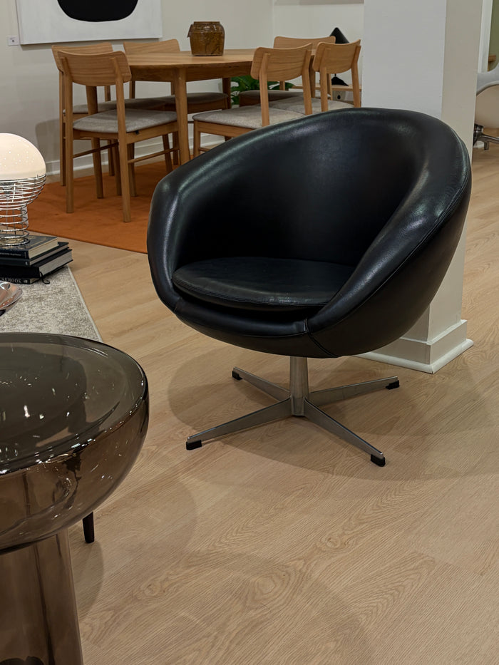 The Pod Swivel Chair