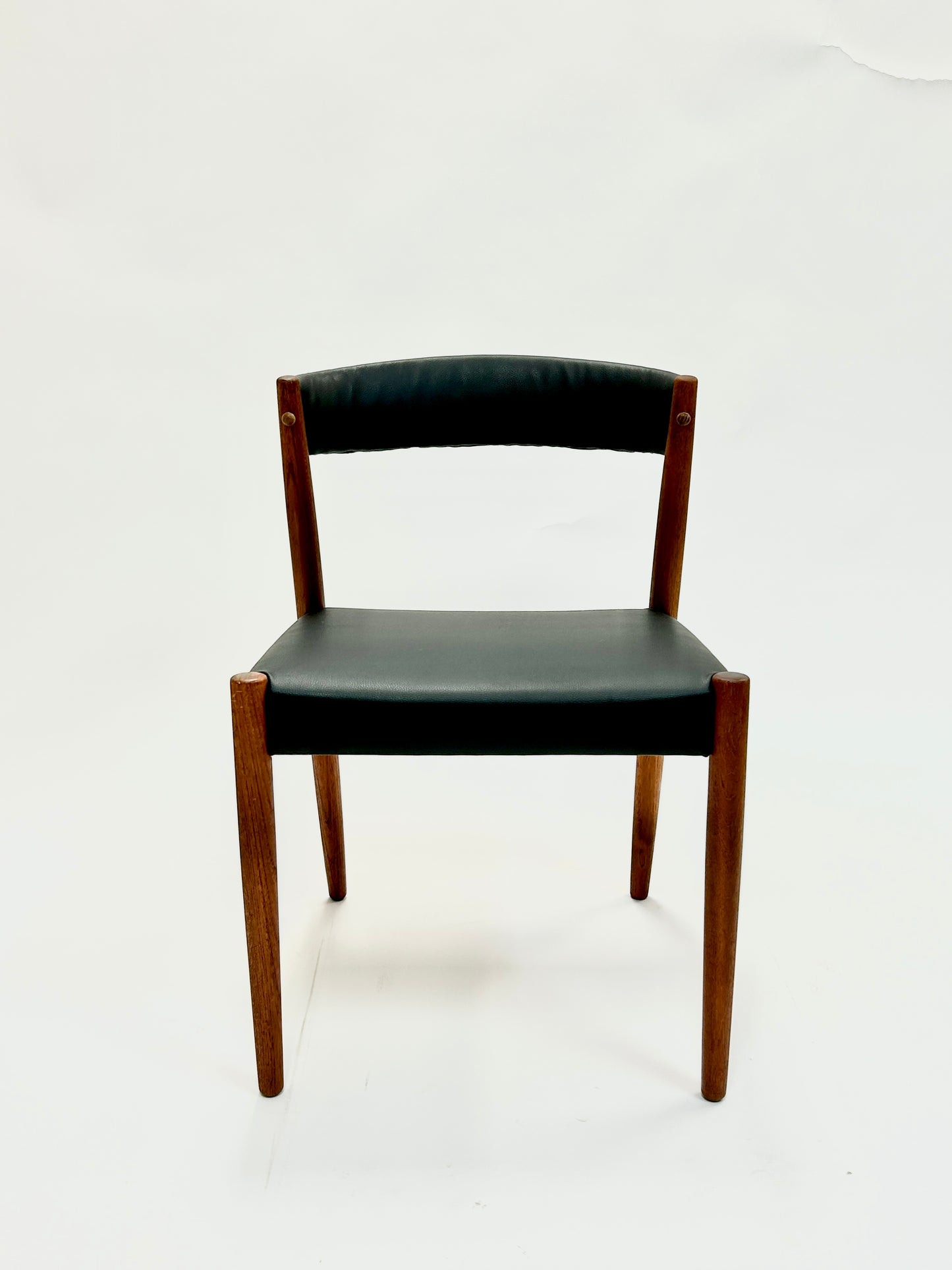 Arne Curved Teak Dining Chair (6 available)