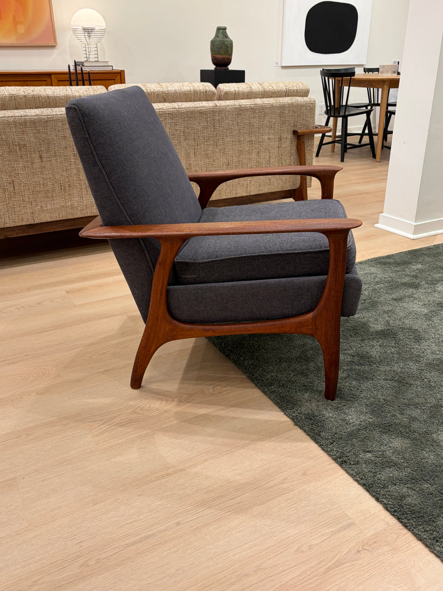 Vinter Lounge Chair