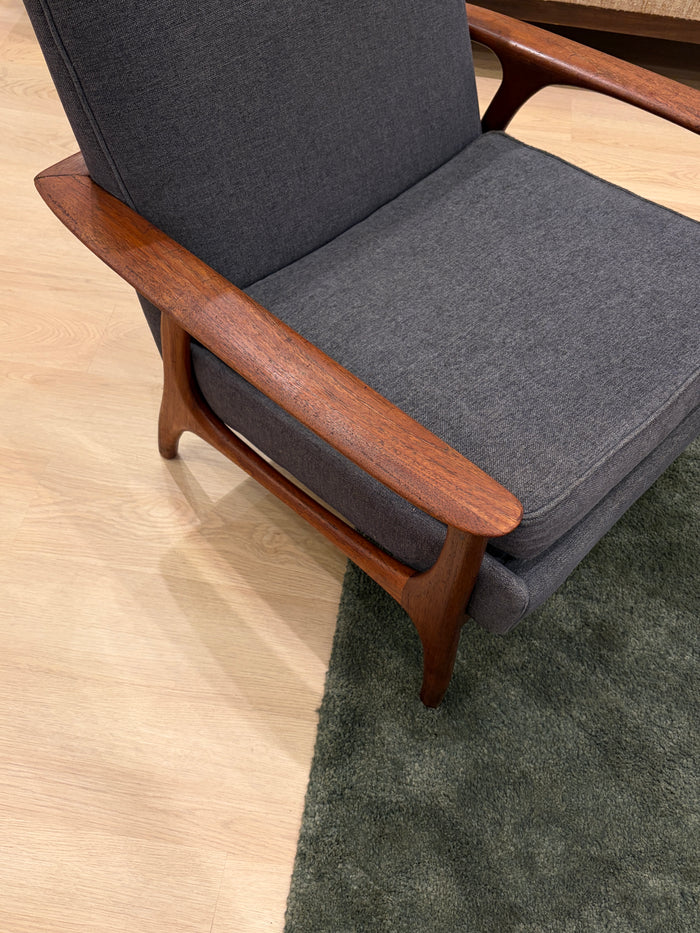 Vinter Lounge Chair